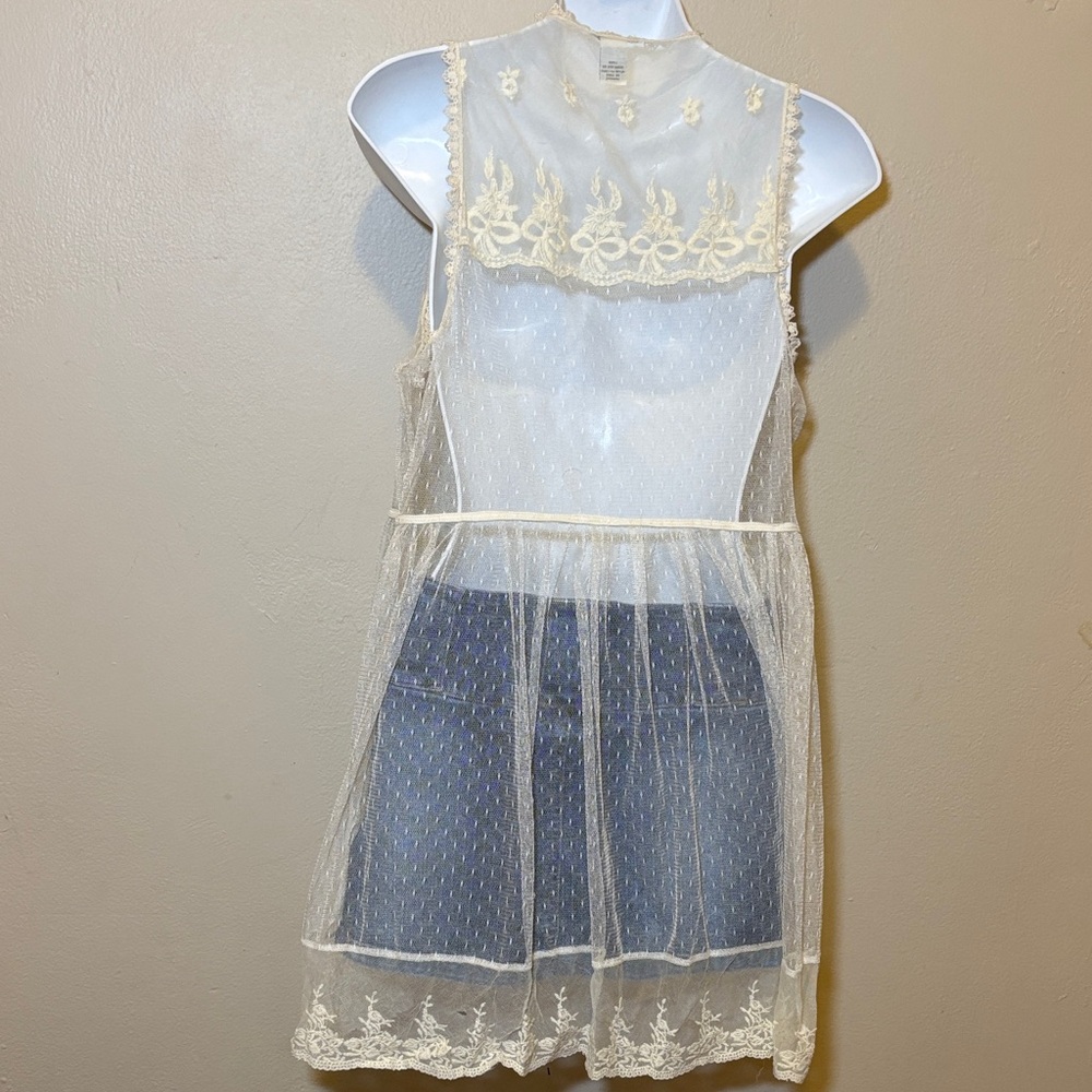 Forever 21 Cream Lace Open-Front Blouse - Picture 2 of 8